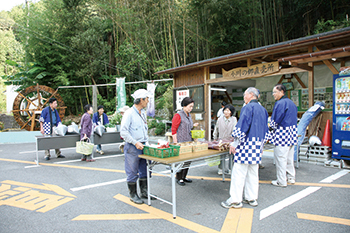 小川地区にある小川の郷直売所