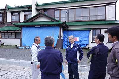 建物被害の現場を視察