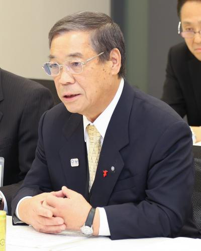 意見を述べる岩田副会長