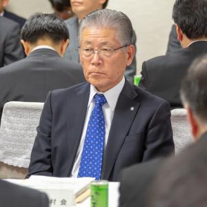 会議に出席した遠藤財政副委員長