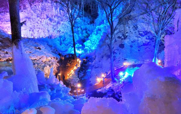 横瀬の自然が創り出す「あしがくぼの氷柱」