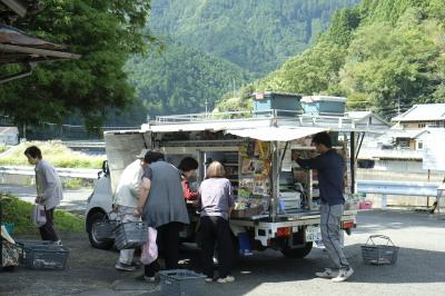 移動スーパーの様子