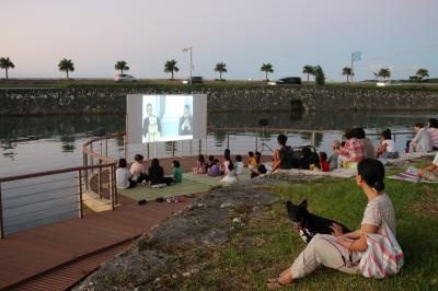 潮風を感じながら映画を楽しめる「海辺のナイトシネマ」