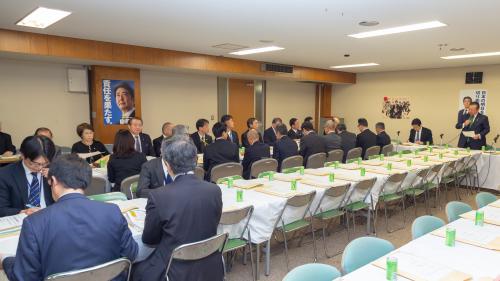 自民党「予算・税制等に関する政策懇談会」に岩田副会長が出席