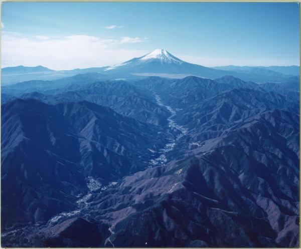 上空からの道志村、富士山と周辺の山々