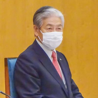 意見を述べる荒木会長