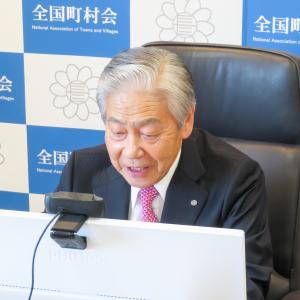 意見を述べる荒木会長